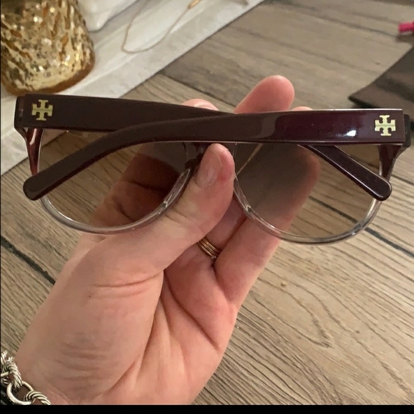 Tory Burch Accessories - Tory Burch Statement Logo Sunglasses